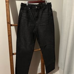 American Eagle Strigid Mom Jean High Waisted